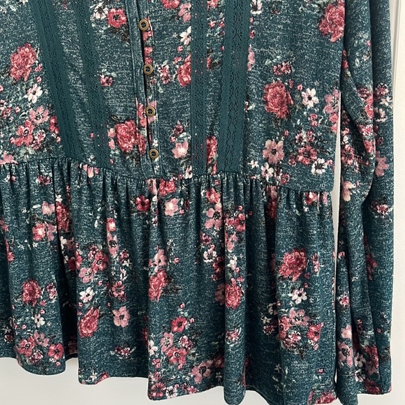 NWT Maurice’s Peplum Floral Top - Picture 3 of 6